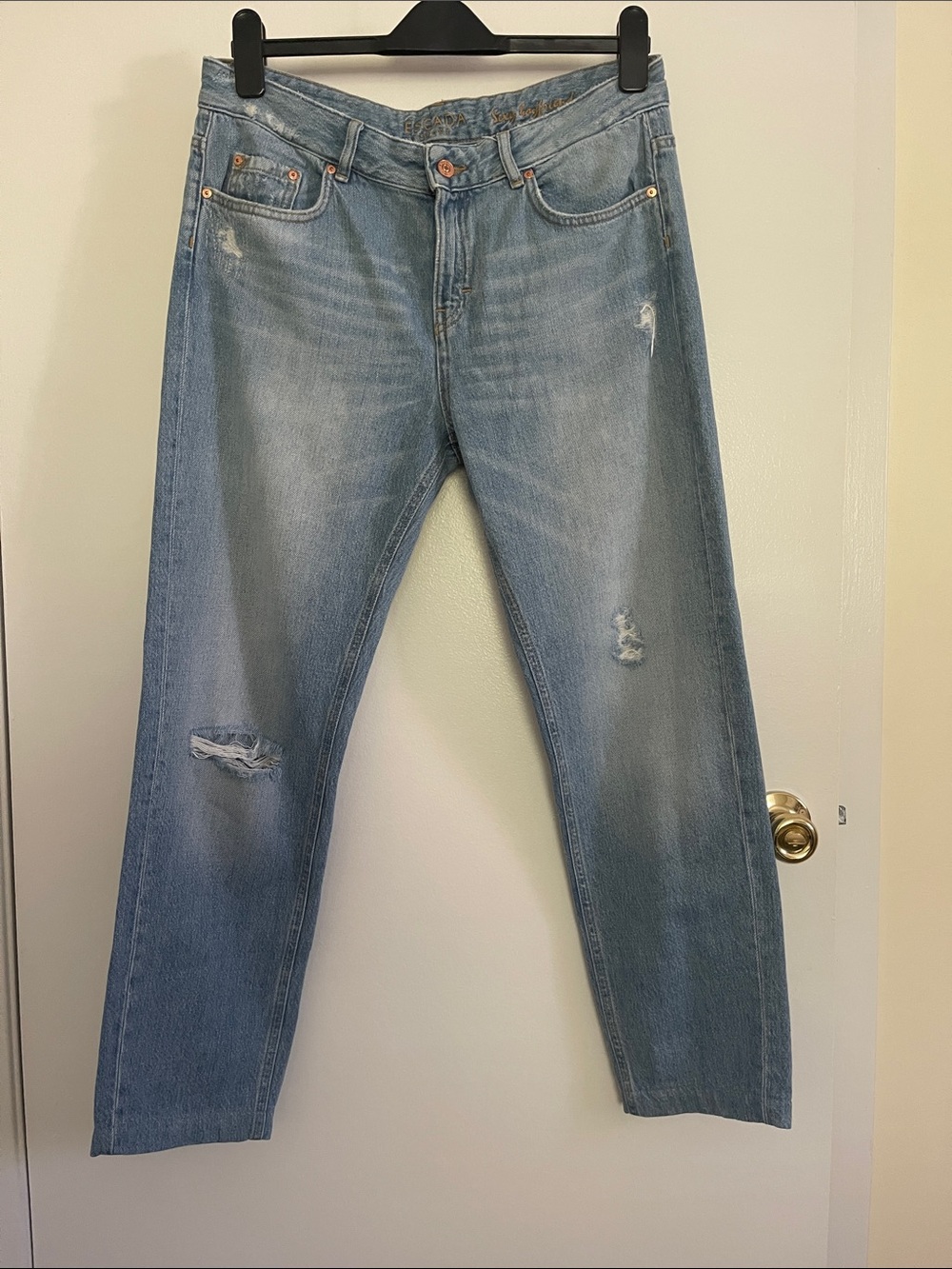 Escada "Sexy Boyfriend" jeans in a light wash denim